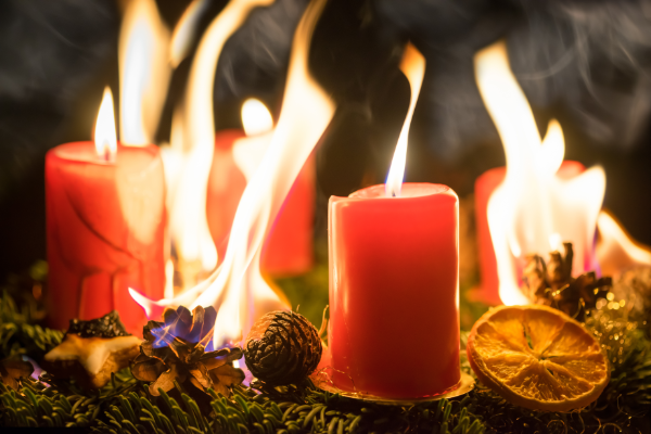 Advent, Advent, die Hütte brennt